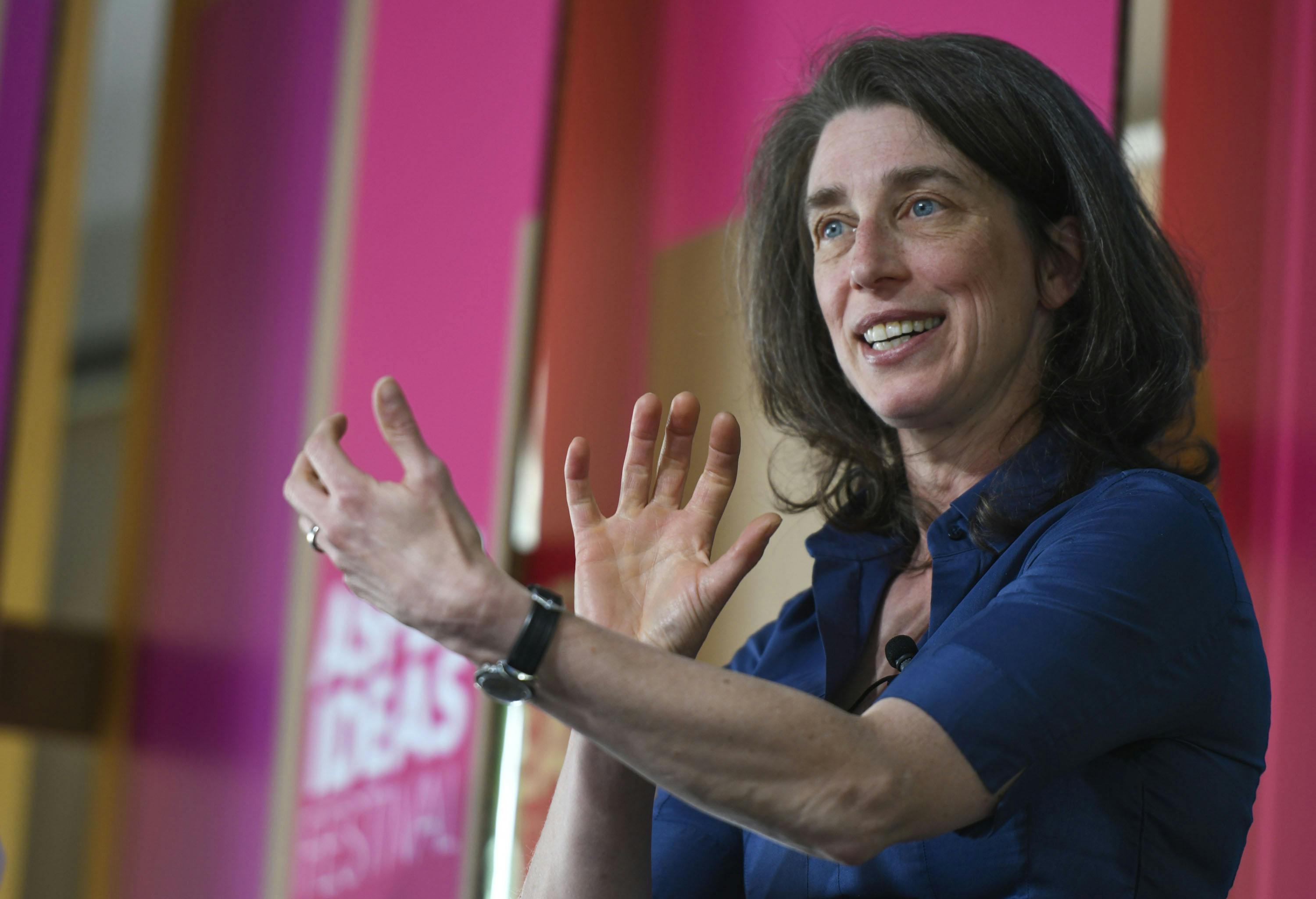 43059578592 128b0d9114 O 1