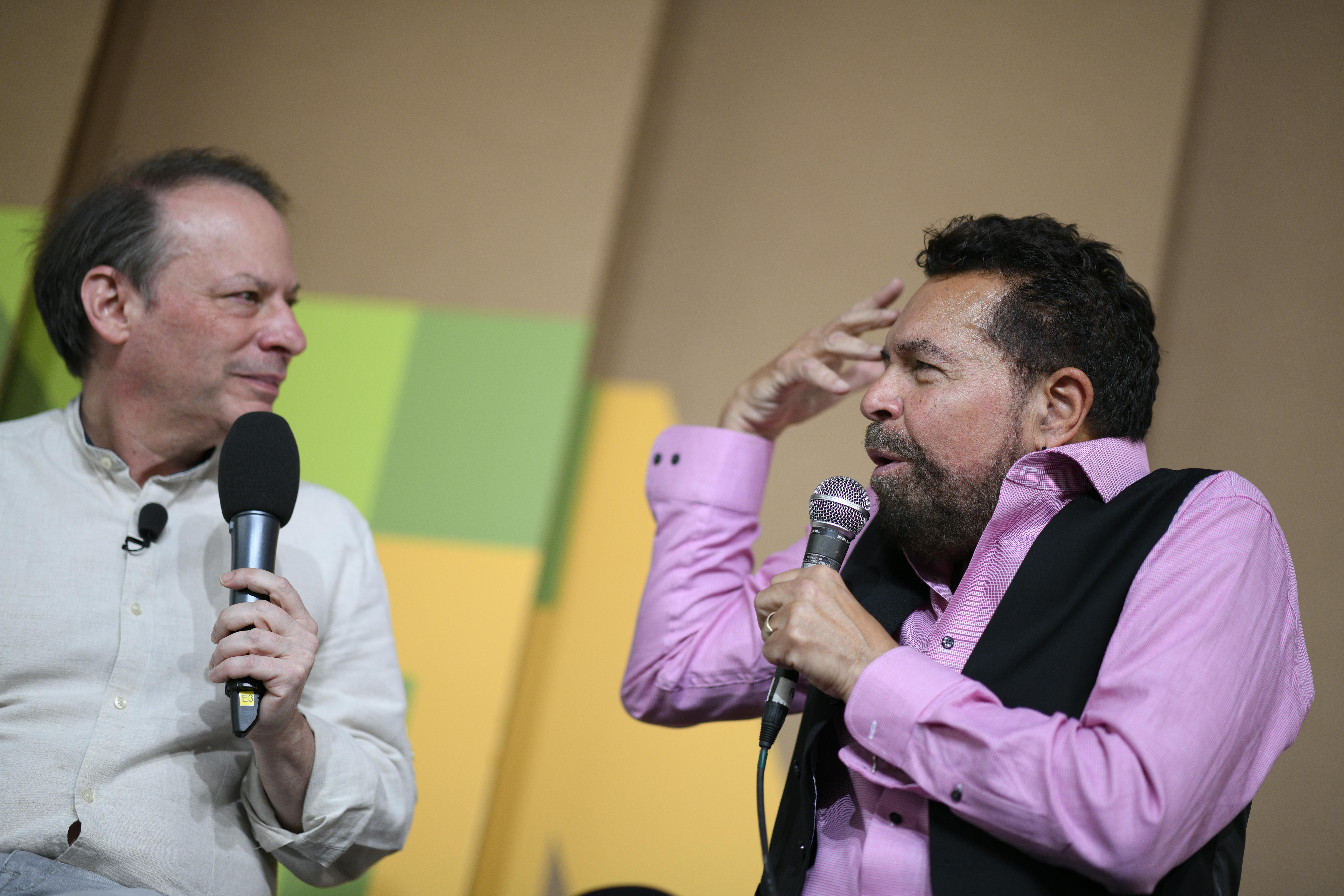 42211070915 2e249c4132 O