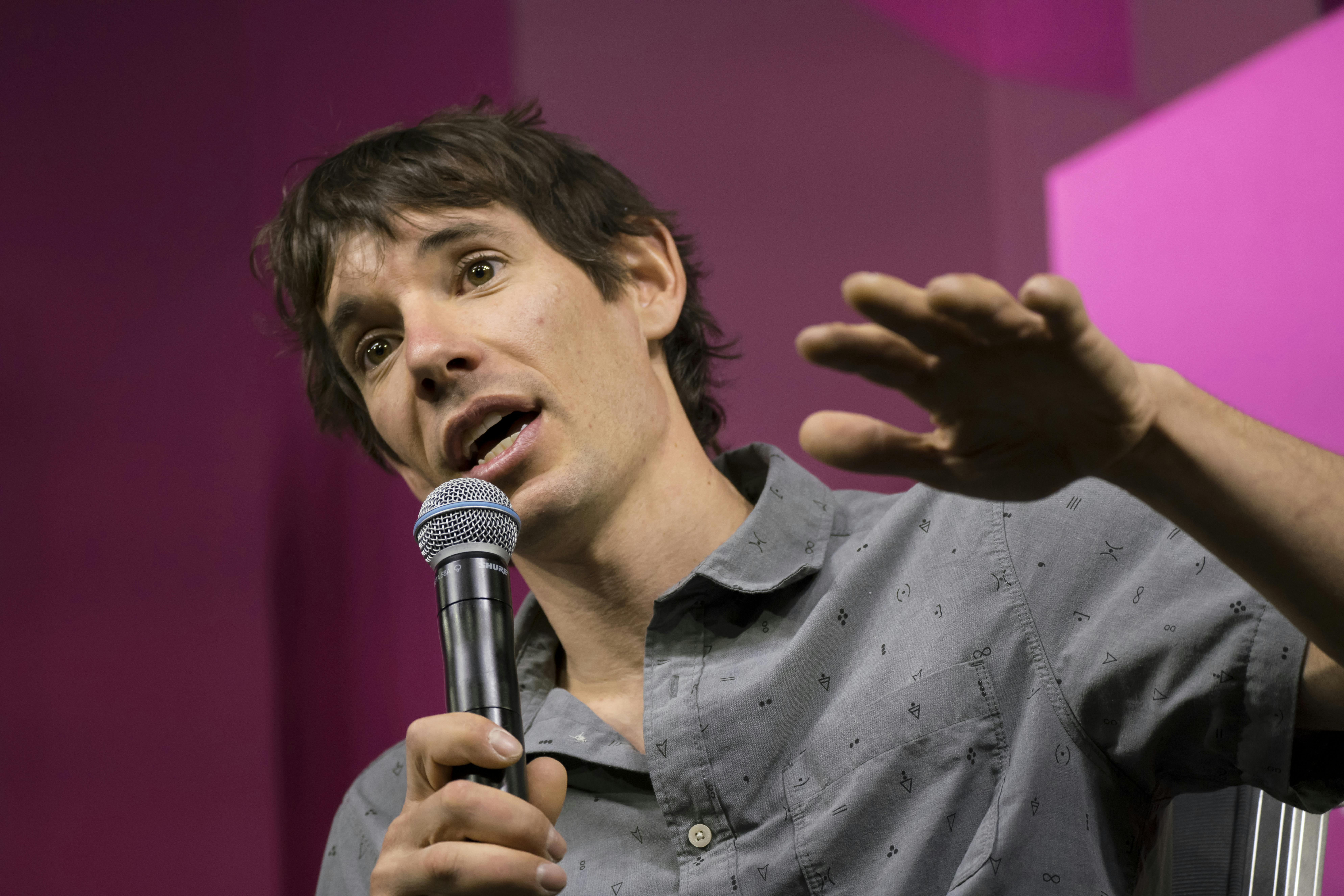 48128767602 A837572017 O